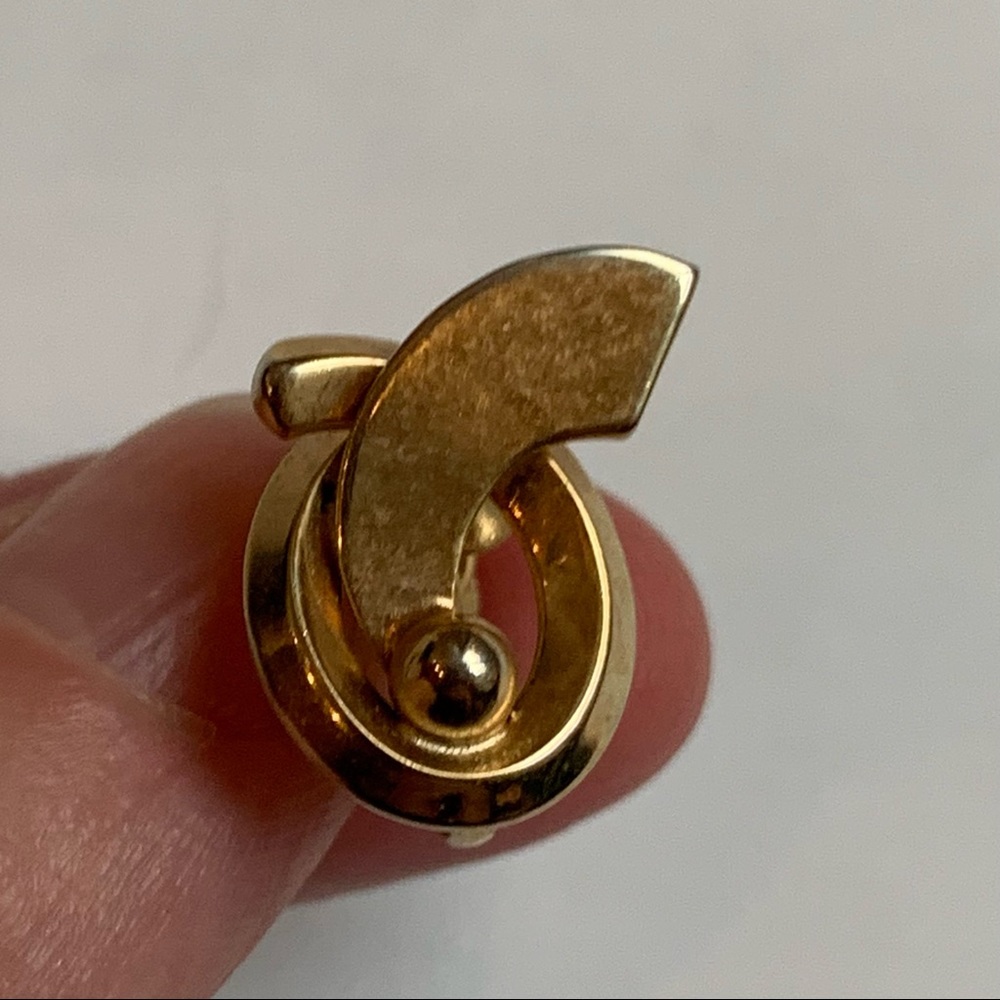 Gold Tone Abstract Loop Vintage Screwback Earrings Signed Alice